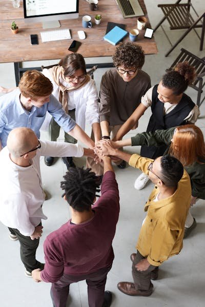 Team building artistiques : créez des liens par la créativité